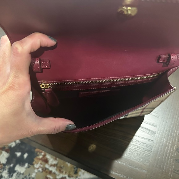 💯 Authentic Burberry Haymarket Check Loxely Crossbody Bag in Dark Plum Color - Picture 14 of 15